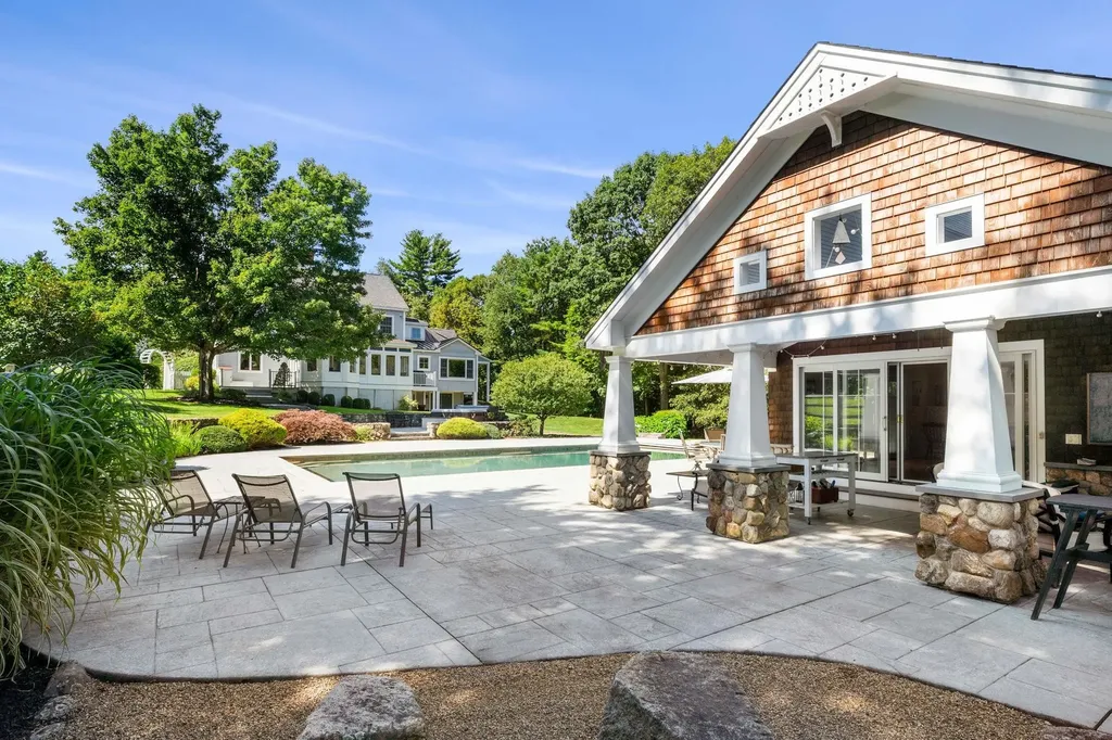 4 Foxhollow Court East Kingston NH 03827