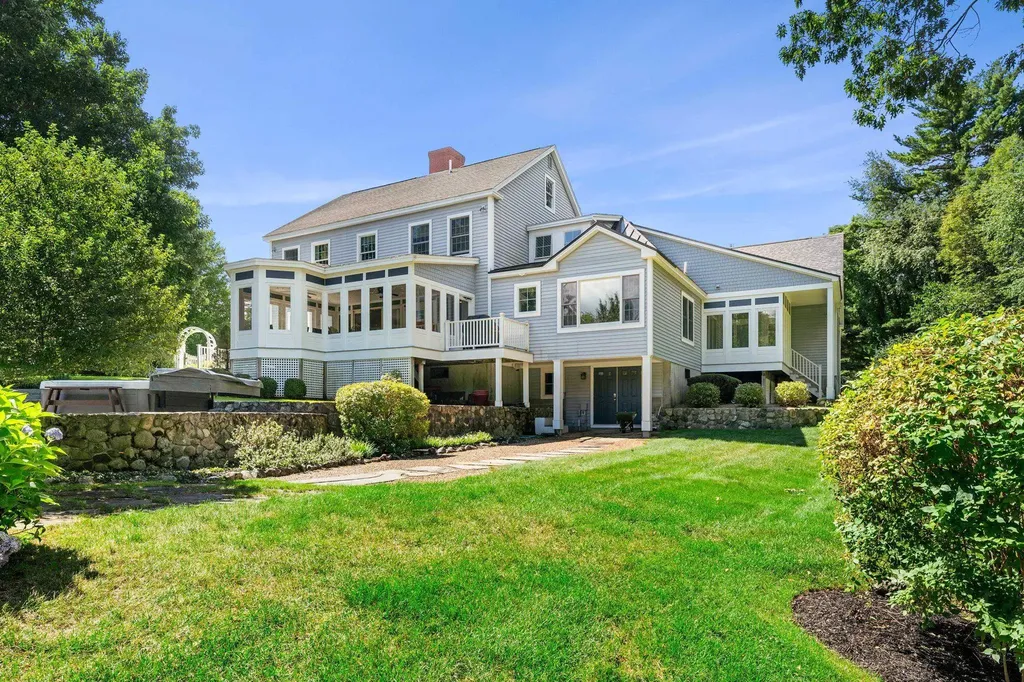 4 Foxhollow Court East Kingston NH 03827