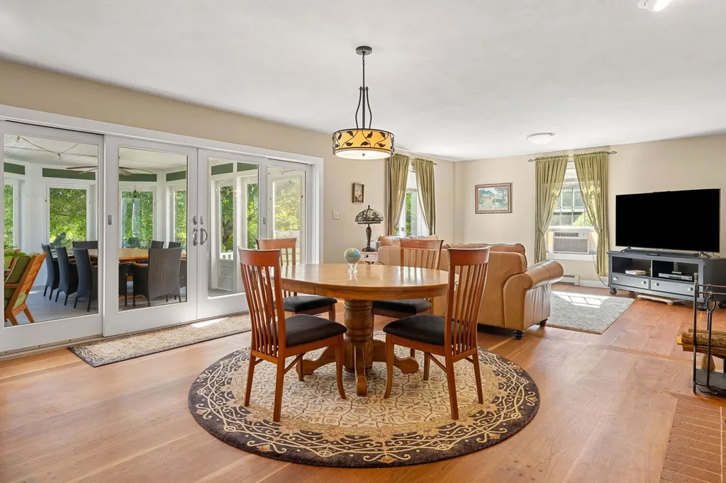 4 Foxhollow Court East Kingston NH 03827