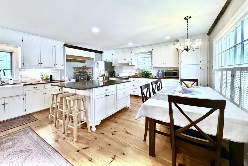 11 Foundry Street Amherst NH 03031