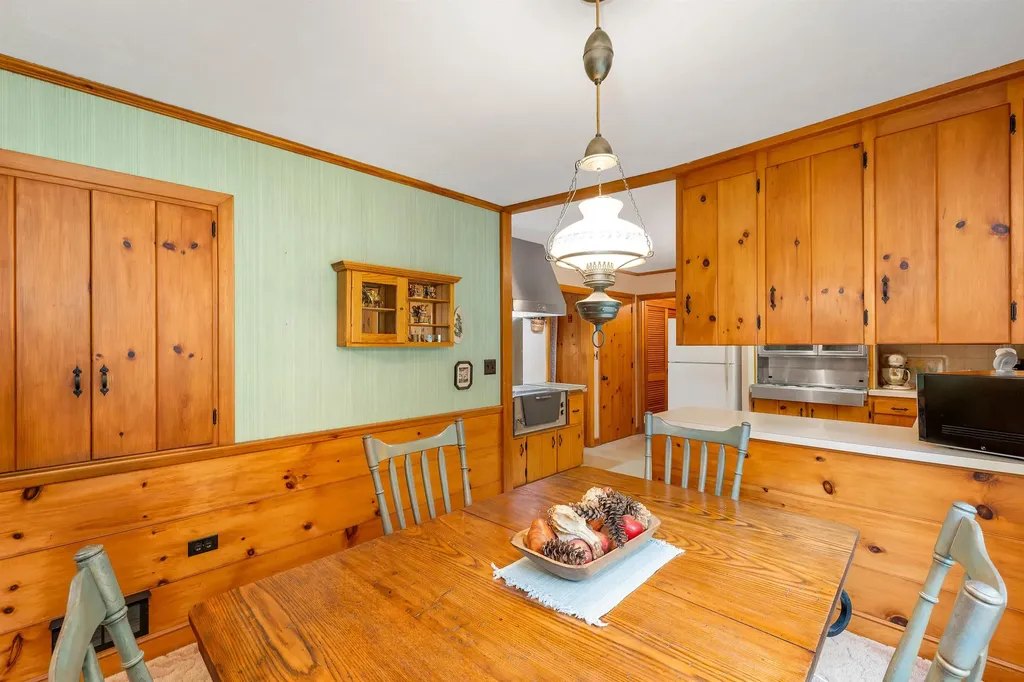 27 Governor Wentworth Highway Tuftonboro NH 03894