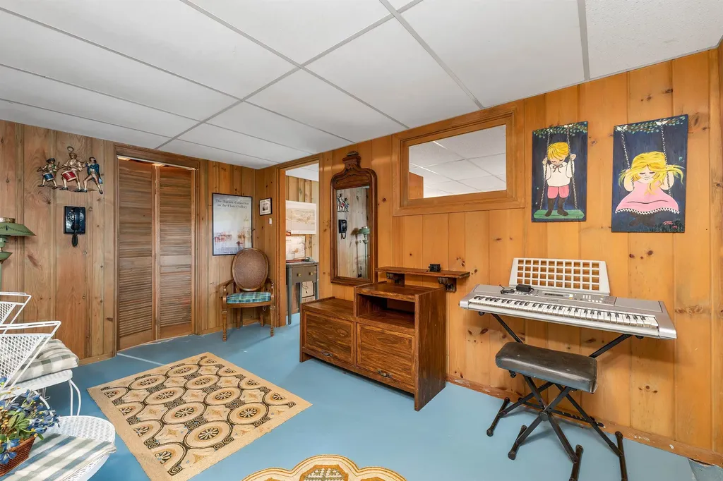 27 Governor Wentworth Highway Tuftonboro NH 03894