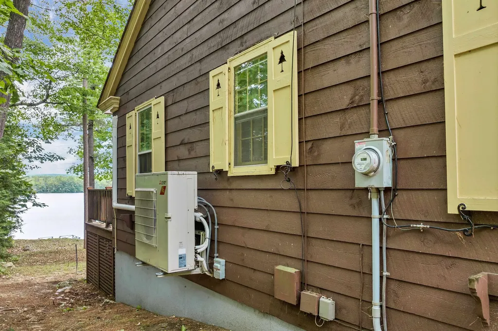 27 Governor Wentworth Highway Tuftonboro NH 03894