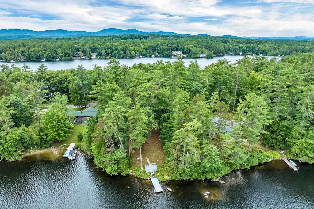 27 Governor Wentworth Highway Tuftonboro NH 03894