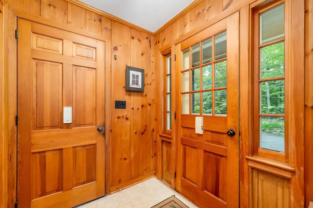 27 Governor Wentworth Highway Tuftonboro NH 03894
