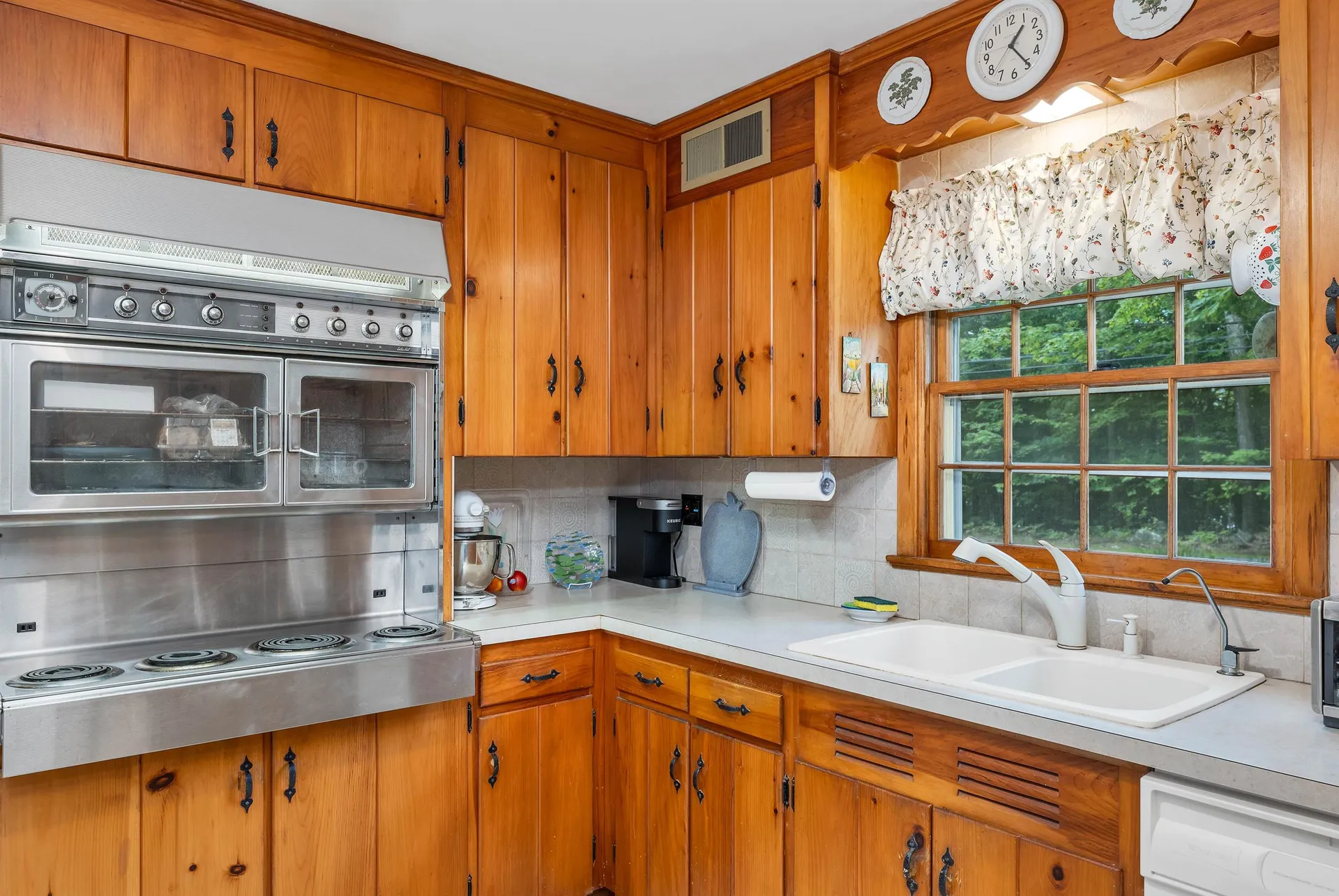 27 Governor Wentworth Highway Tuftonboro NH 03894