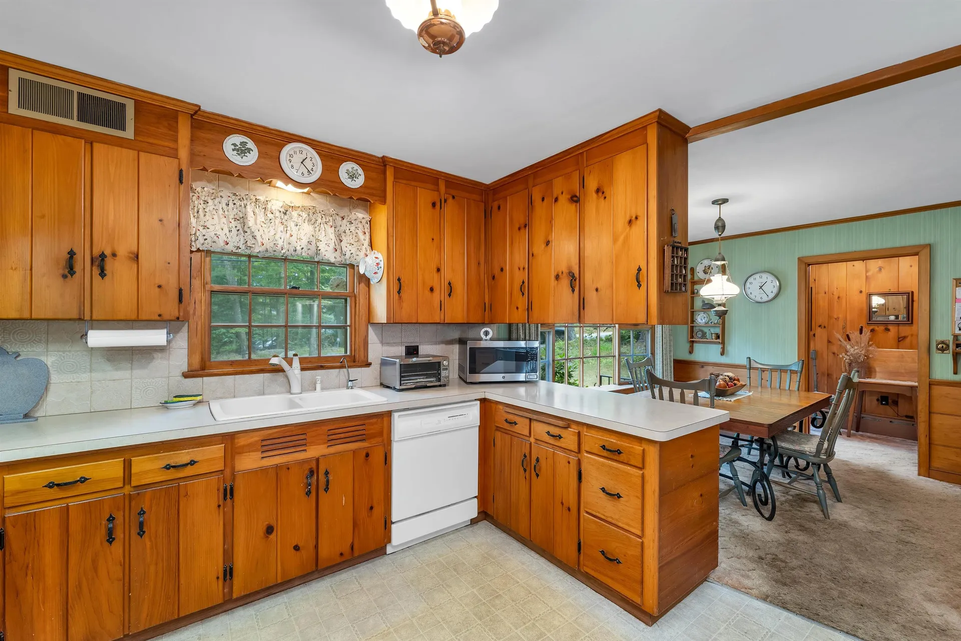 27 Governor Wentworth Highway Tuftonboro NH 03894