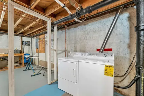 27 Governor Wentworth Highway Tuftonboro NH 03894