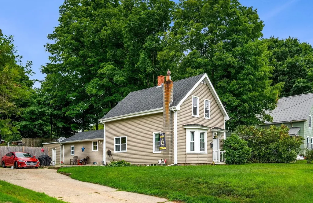 42 South Avenue Derry NH 03038