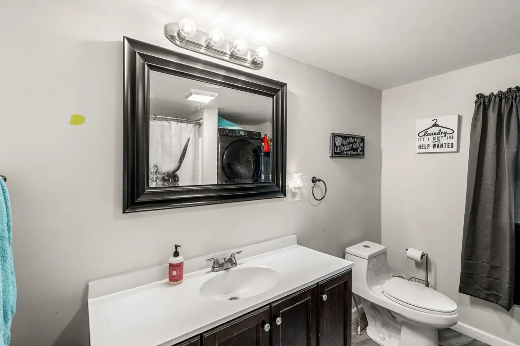 42 South Avenue Derry NH 03038