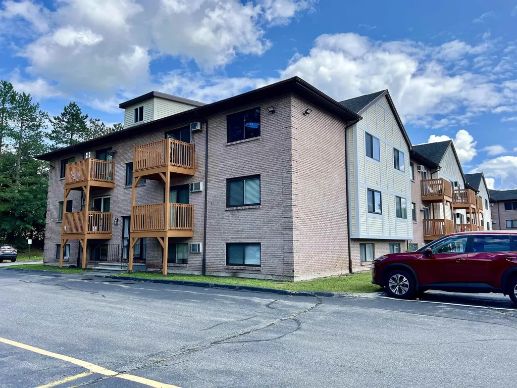 8 Lancelot Circle Salem NH 03079