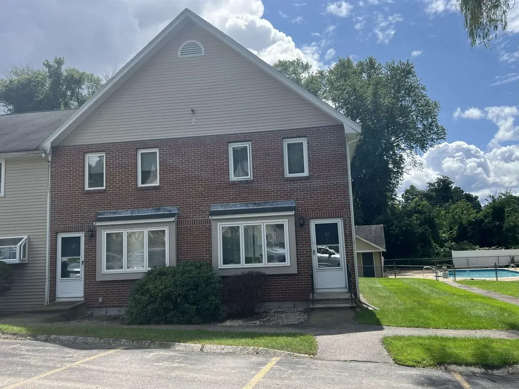 22 Willow Creek Drive Hudson NH 03051