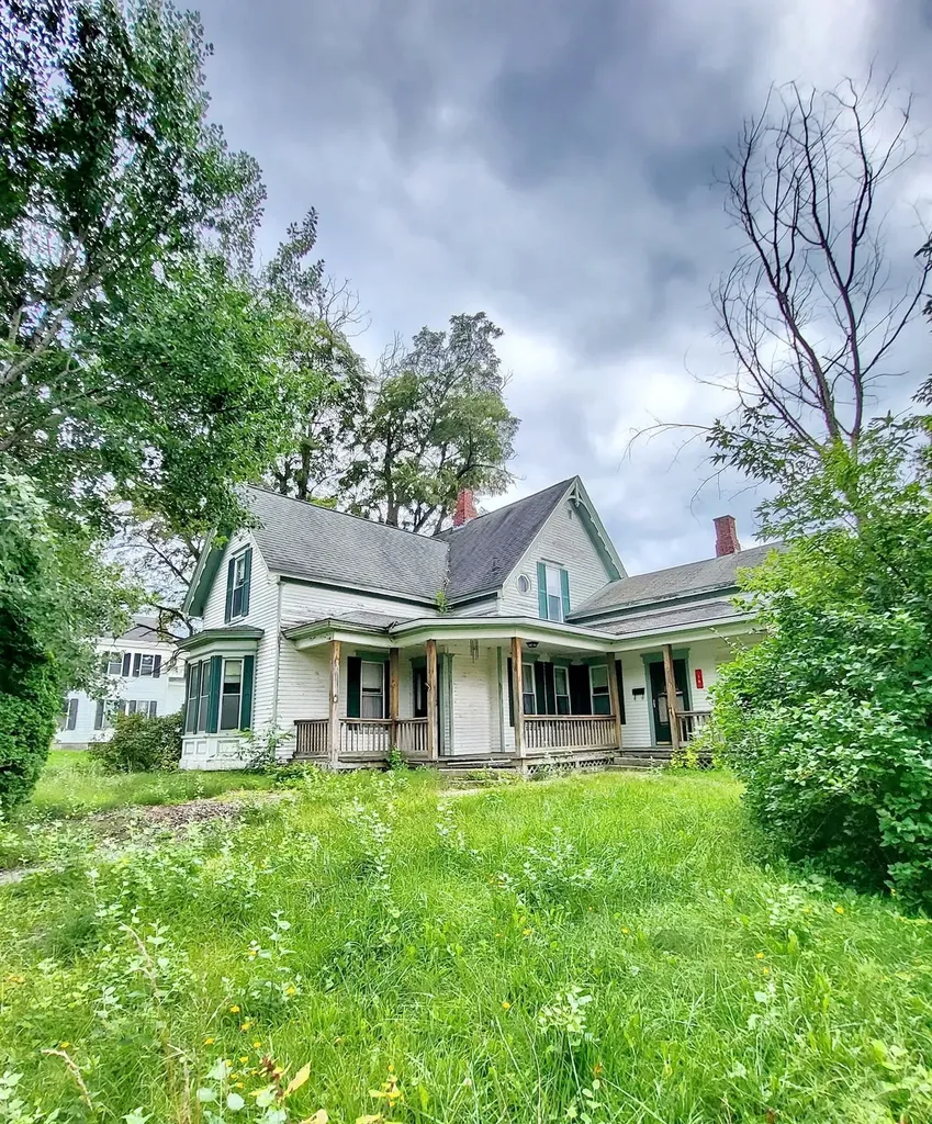 16 Maple Street Whitefield NH 03598