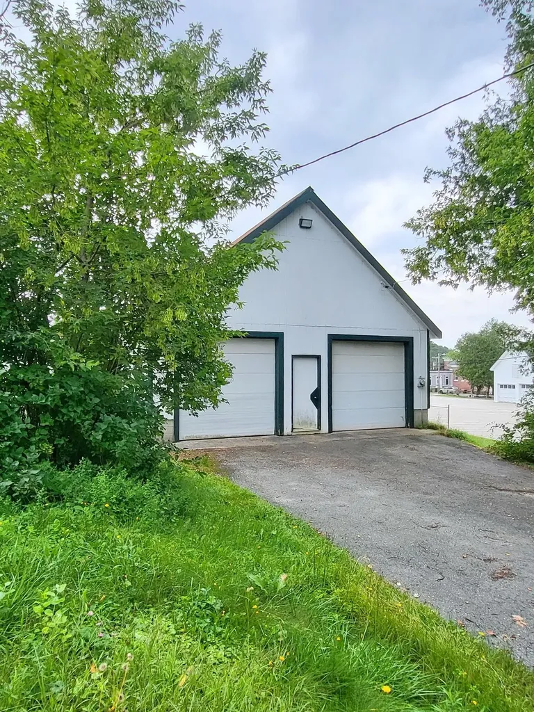 16 Maple Street Whitefield NH 03598