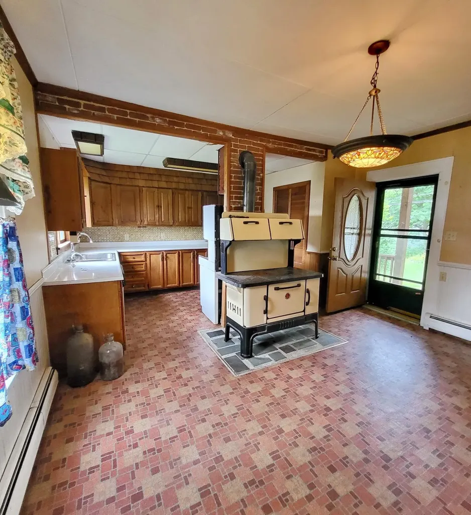 16 Maple Street Whitefield NH 03598