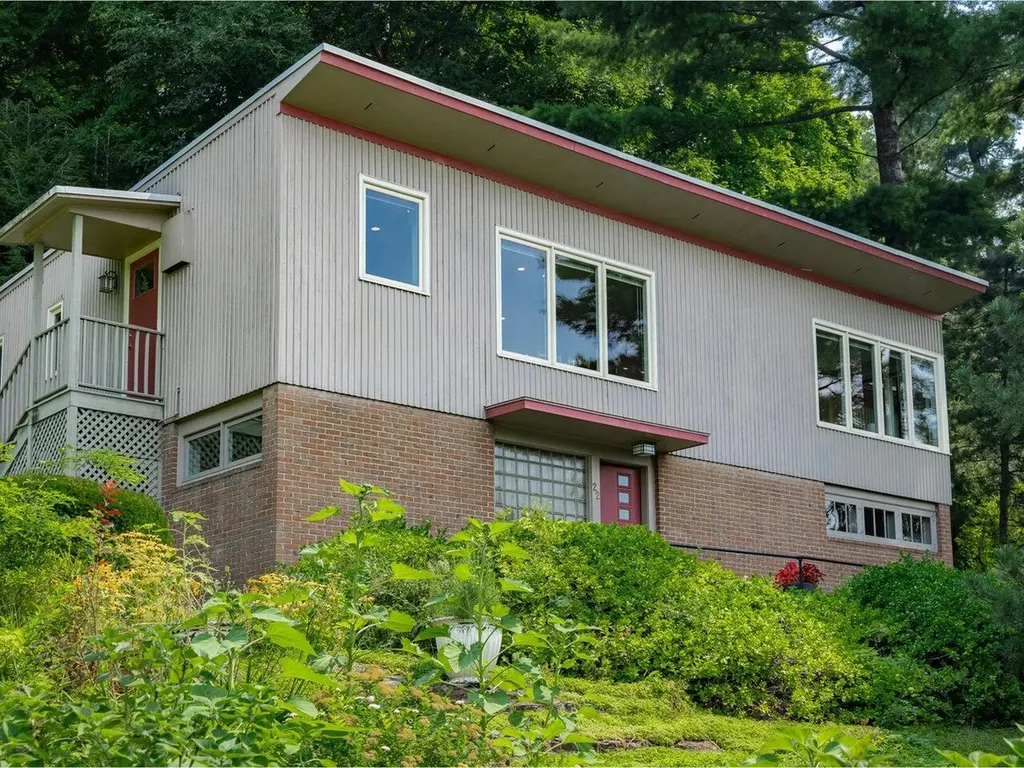 22 Deforest Road Burlington VT 05401