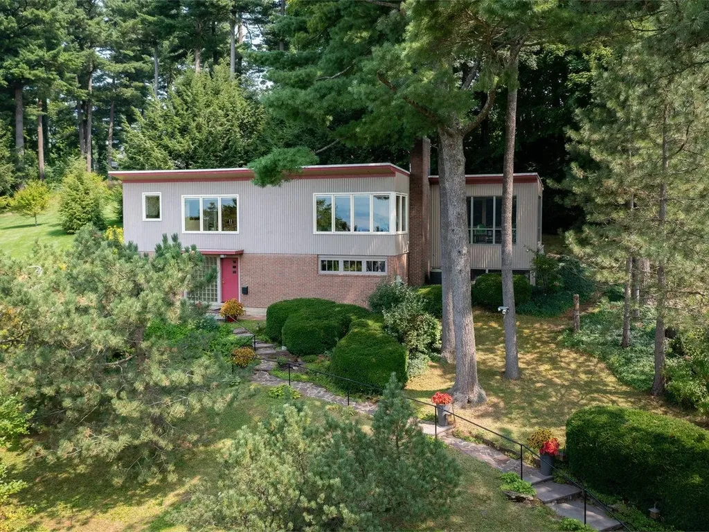 22 Deforest Road Burlington VT 05401