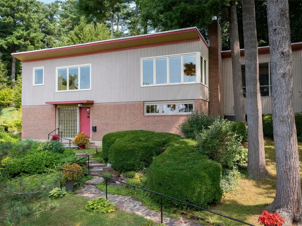22 Deforest Road Burlington VT 05401