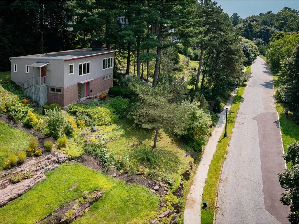22 Deforest Road Burlington VT 05401