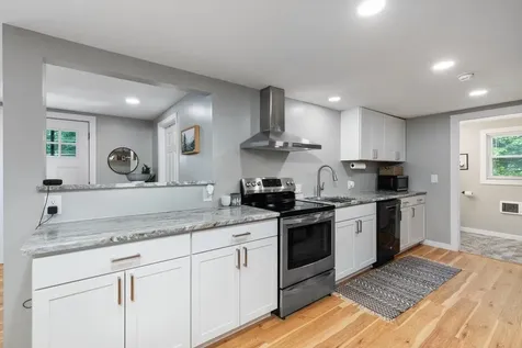 17 Ferndale Road Raymond NH 03077