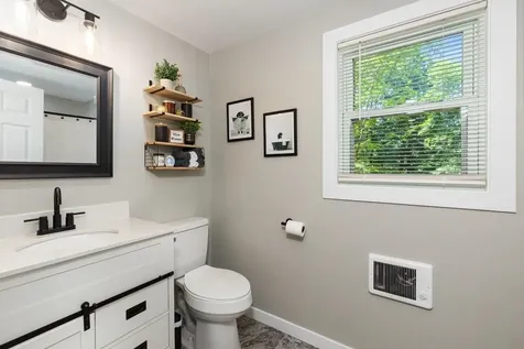 17 Ferndale Road Raymond NH 03077