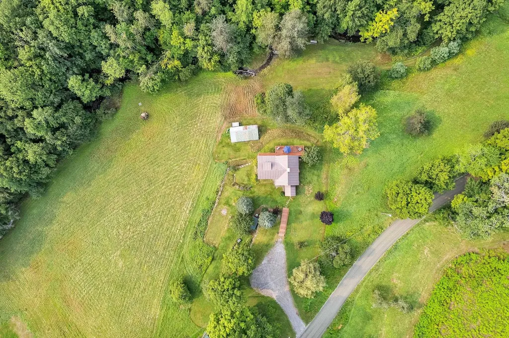859 Moore Road Sharon VT 05068