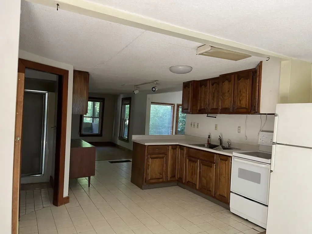 39 River Road Claremont NH 03743