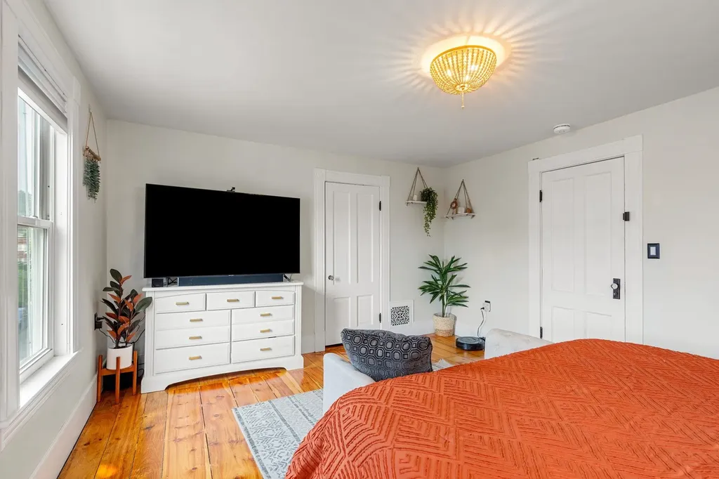 4 Arlington Avenue Nashua NH 03060