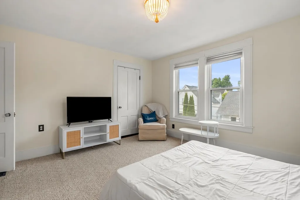 4 Arlington Avenue Nashua NH 03060