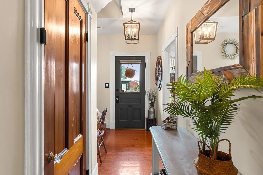 4 Arlington Avenue Nashua NH 03060