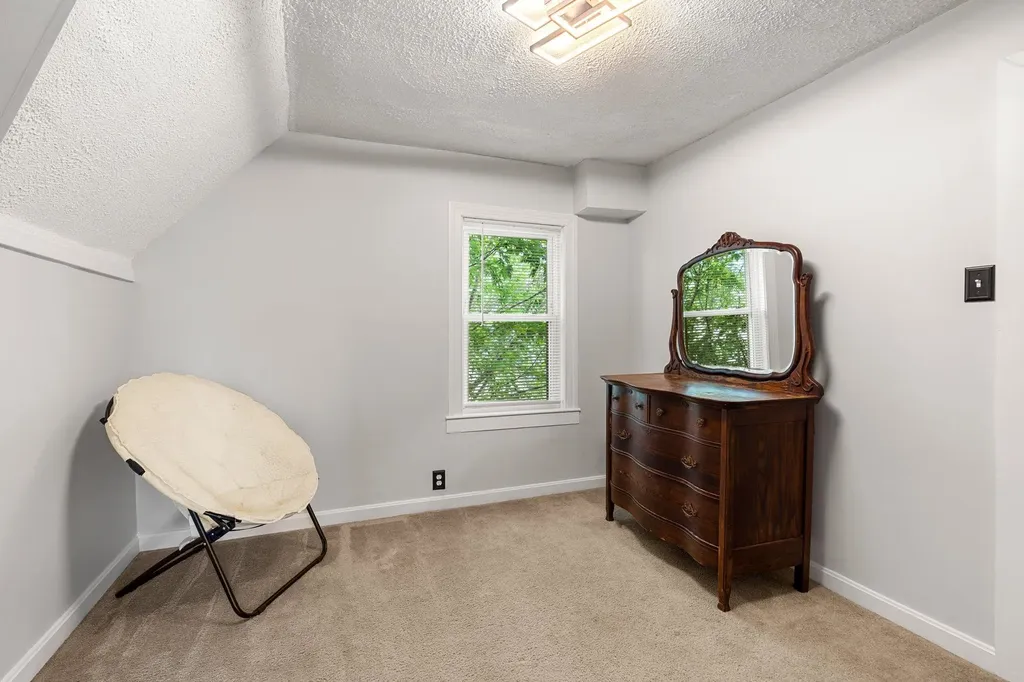 4 Arlington Avenue Nashua NH 03060