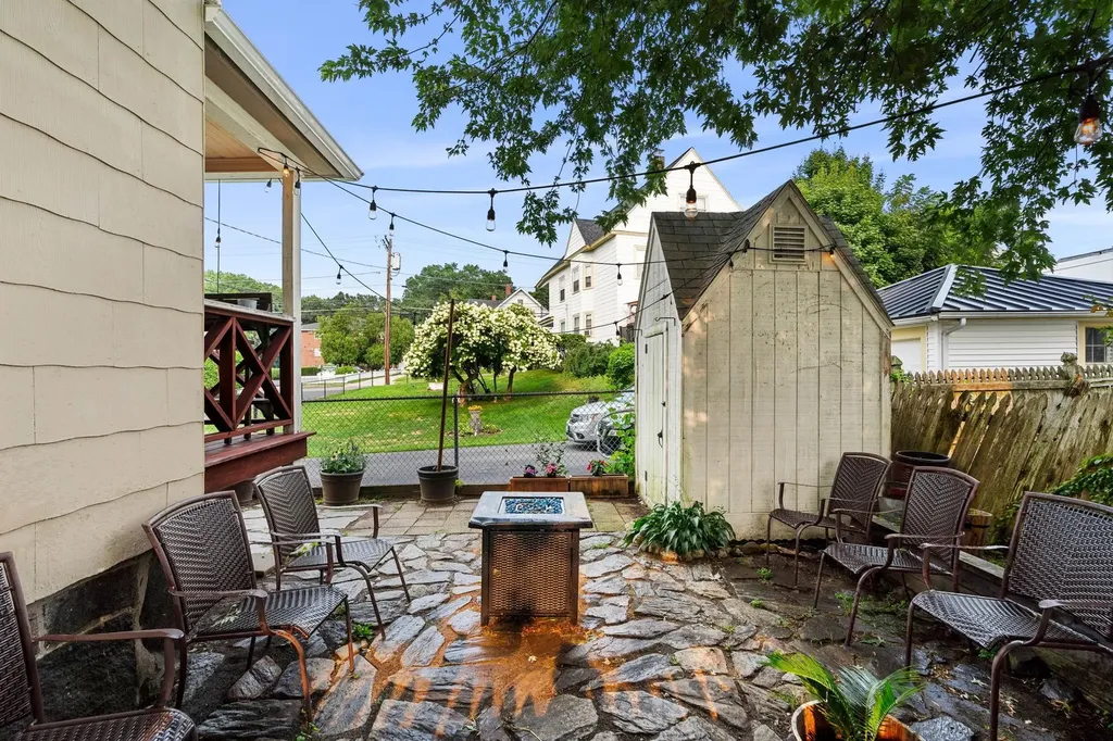 4 Arlington Avenue Nashua NH 03060