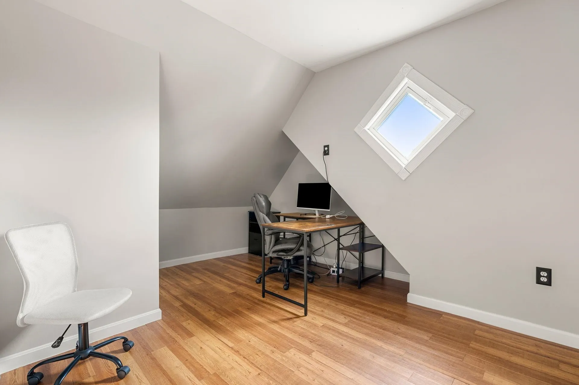 4 Arlington Avenue Nashua NH 03060