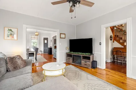 4 Arlington Avenue Nashua NH 03060