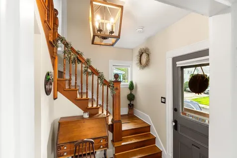 4 Arlington Avenue Nashua NH 03060