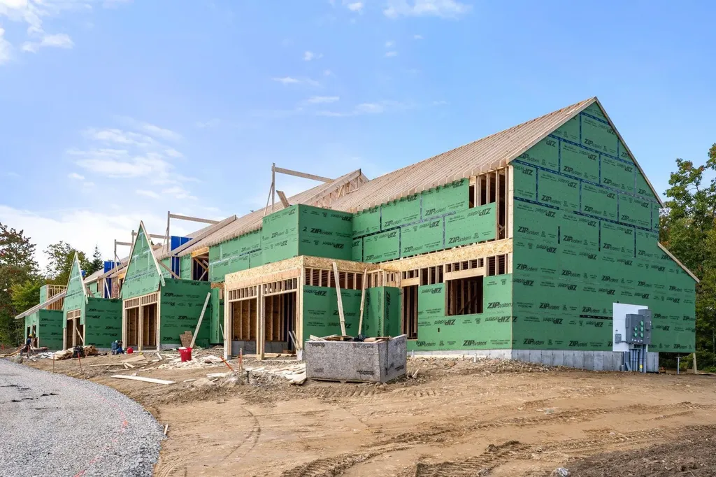 32 Driftwood Circle Sandown NH 03873