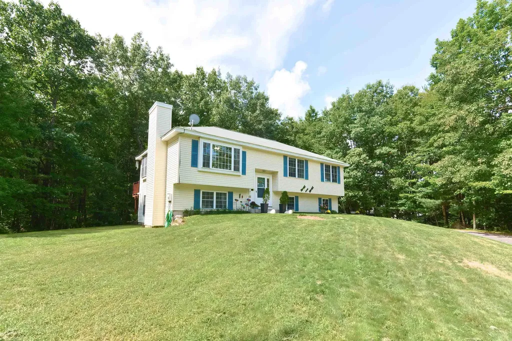 4 Shelley Drive Londonderry NH 03053
