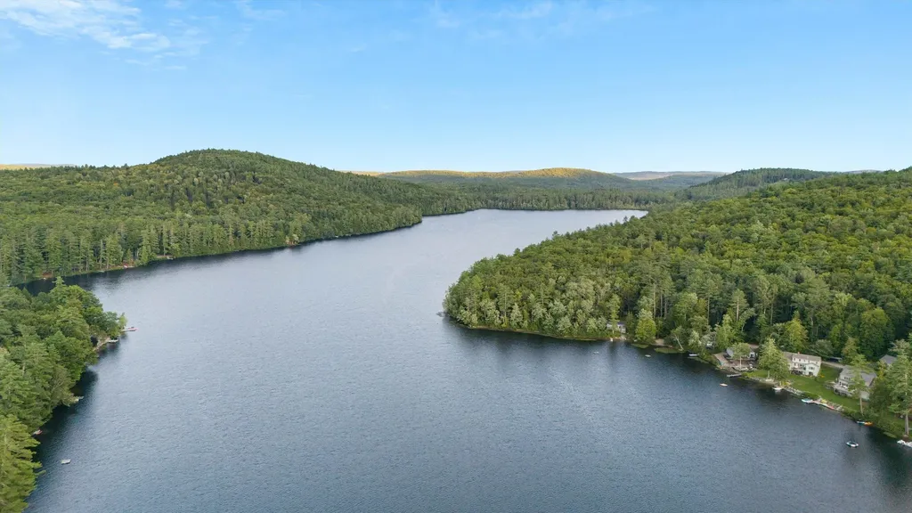 28 Hollings Drive Webster NH 03303