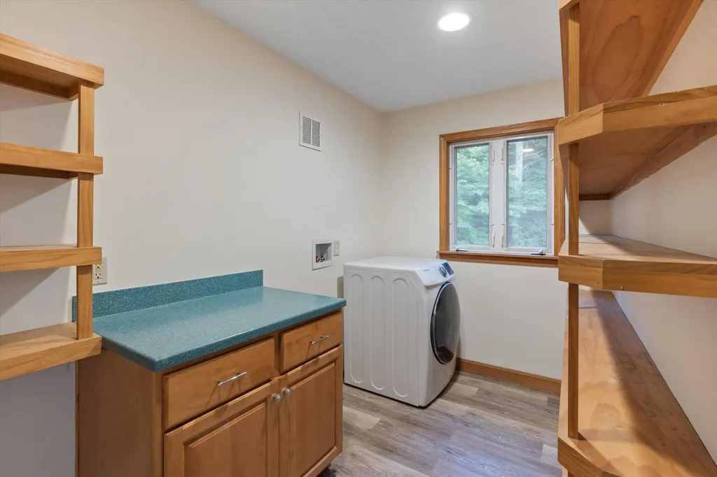 28 Hollings Drive Webster NH 03303