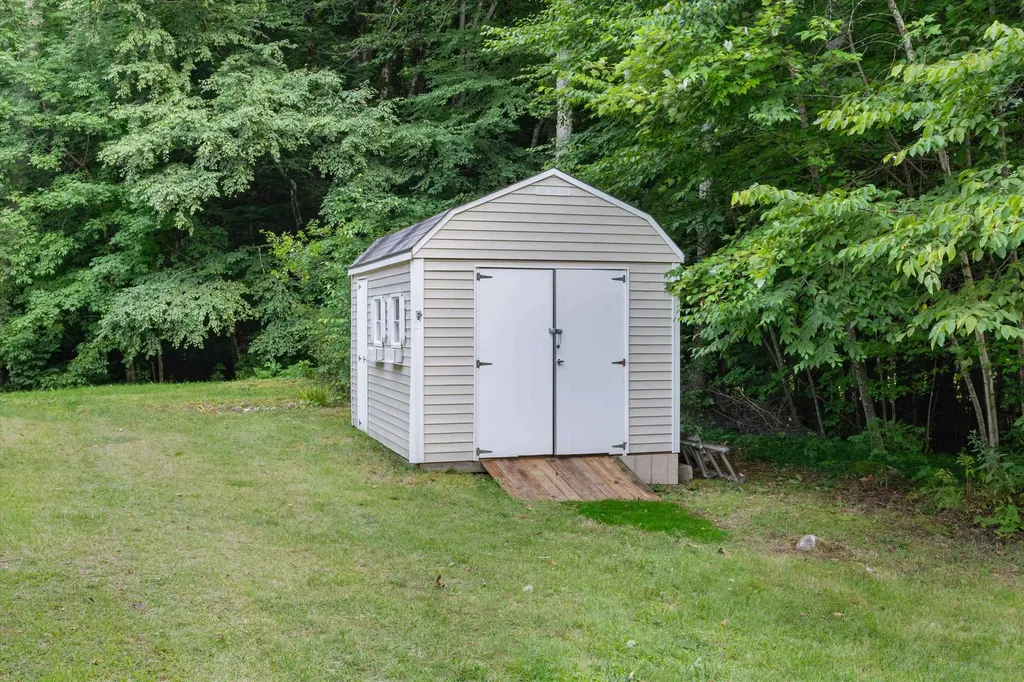 28 Hollings Drive Webster NH 03303