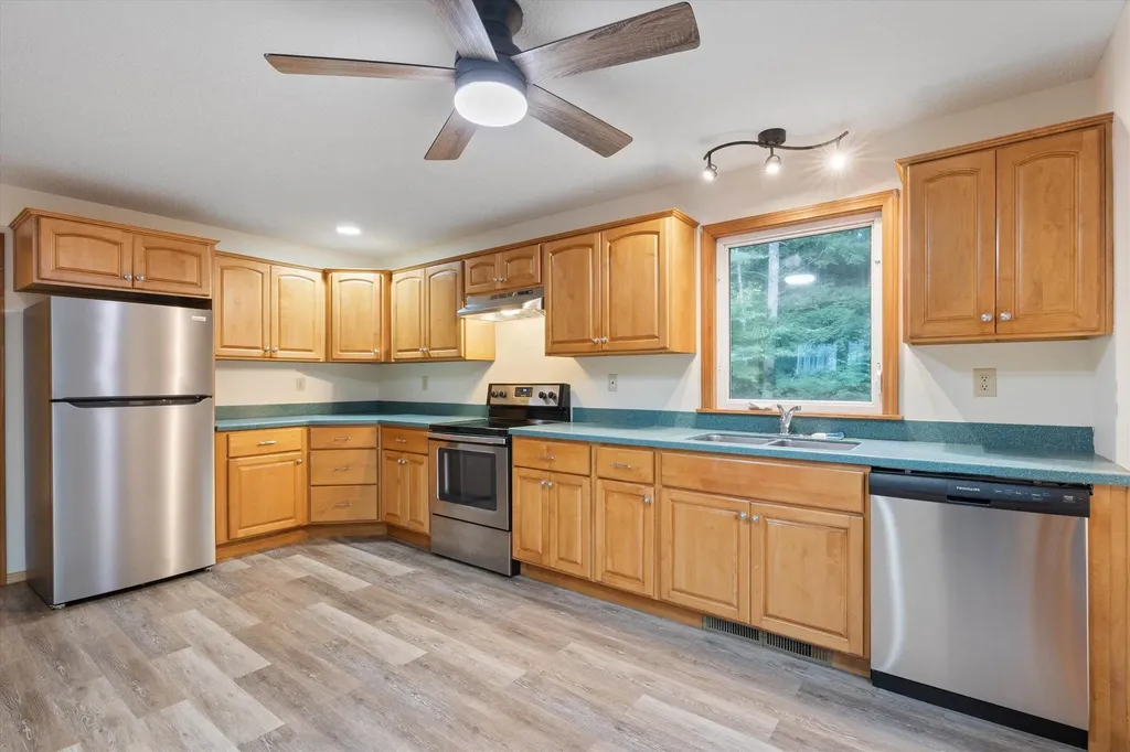 28 Hollings Drive Webster NH 03303