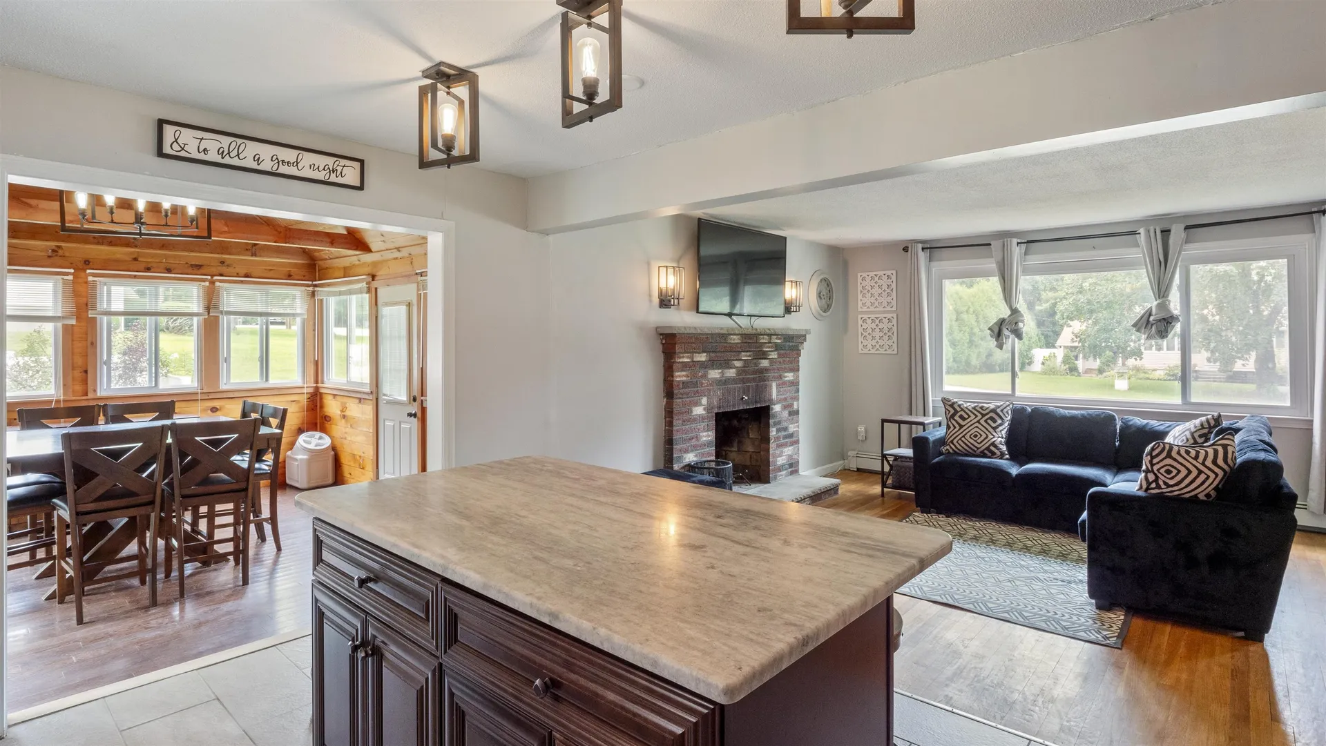 10 Rita Avenue Hudson NH 03051