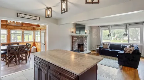 10 Rita Avenue Hudson NH 03051