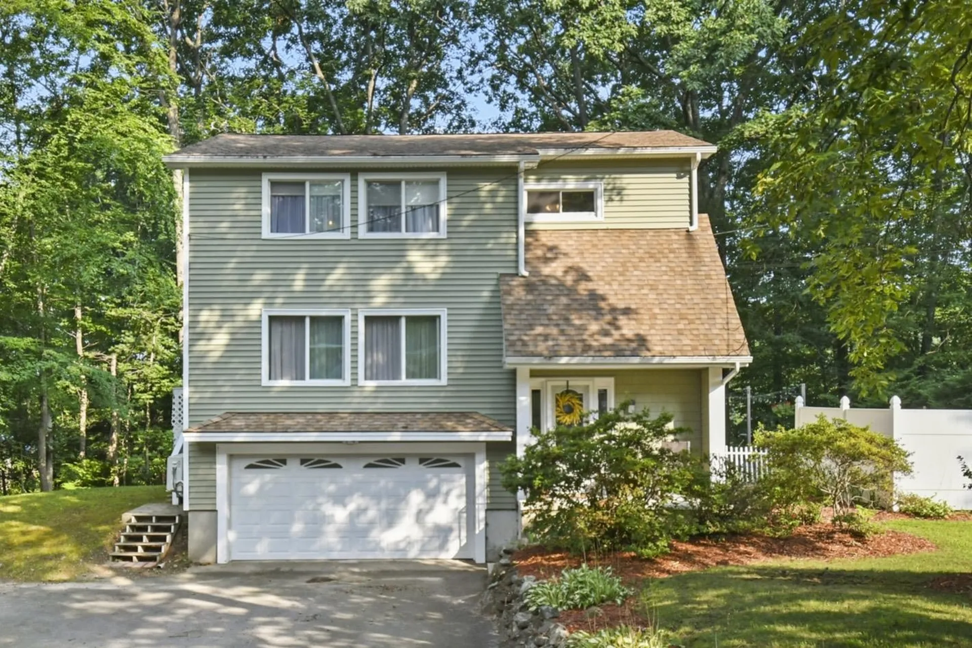 8 Parkhurst Drive Hudson NH 03051