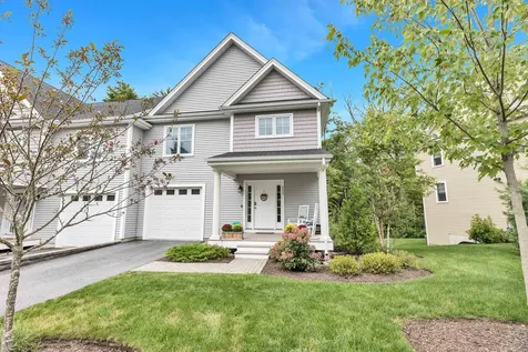 235 Woodview Way Manchester NH 03102