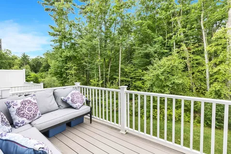 235 Woodview Way Manchester NH 03102