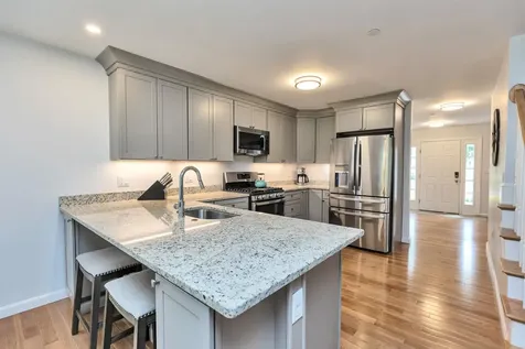 235 Woodview Way Manchester NH 03102