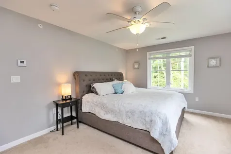 235 Woodview Way Manchester NH 03102