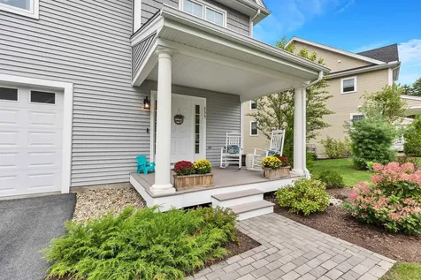 235 Woodview Way Manchester NH 03102