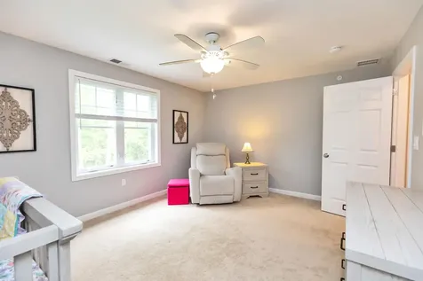 235 Woodview Way Manchester NH 03102